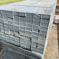 *Kunststof onderregel 4x8x280cm Grijs