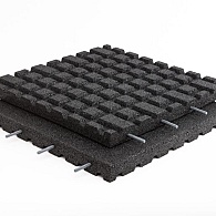 Rubbertegel  50x50x4,5 Zwart, met pen gat verbinding, valhoogte in meters 1,42