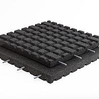 Rubbertegel  50x50x4,5 Zwart, met pen gat verbinding, valhoogte in meters 1,42