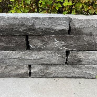 Aktie Chineeshardsteen stapelblok 40x16x8 (4 zijde gebroken en niet getrommeld)