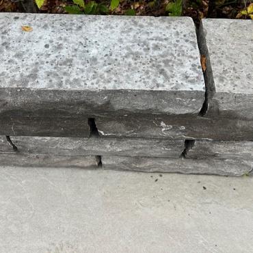 Aktie Chineeshardsteen stapelblok 40x16x8 (4 zijde gebroken en niet getrommeld)