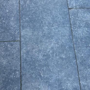 Aktie Keramische tegel Hardsteen look antraciet gebruikte partij 120x60x2 à € 35,--/M2
